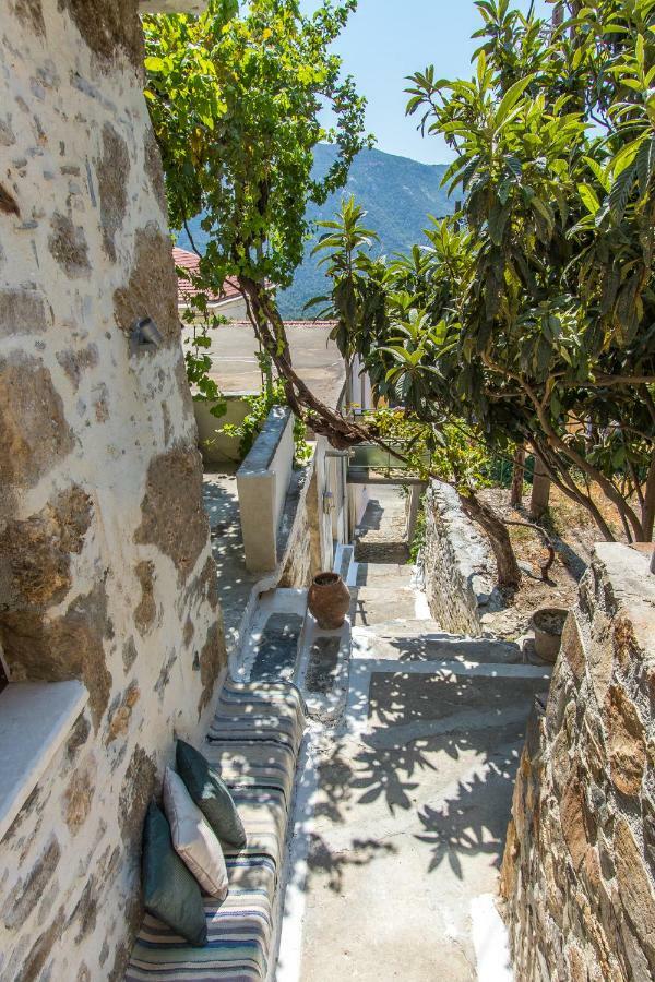 Stairs Homes & Suites Kamaria  Eksteriør bilde